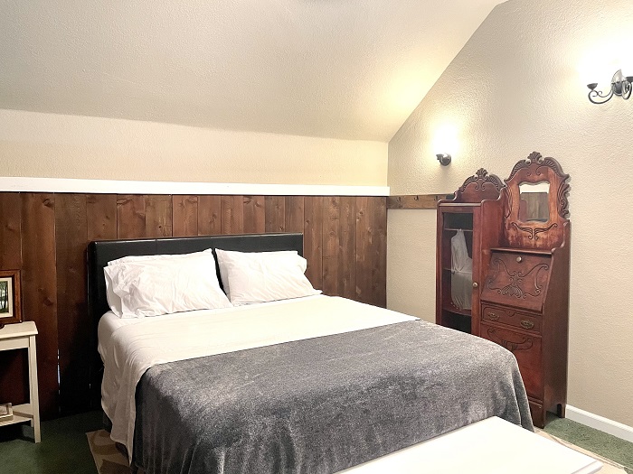 Sierra Suite Queen bed 2