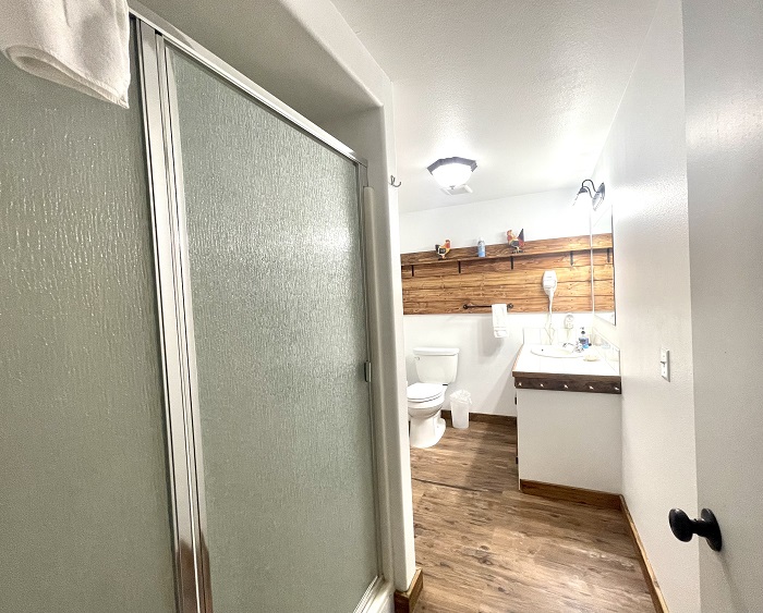 700 sunrise bathroom