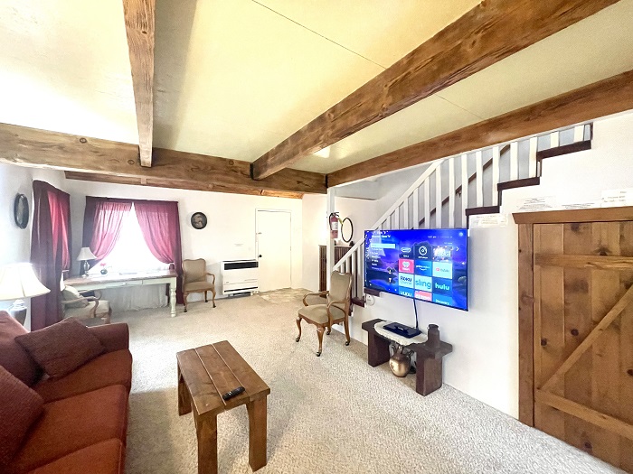 700 sunrise living room 2