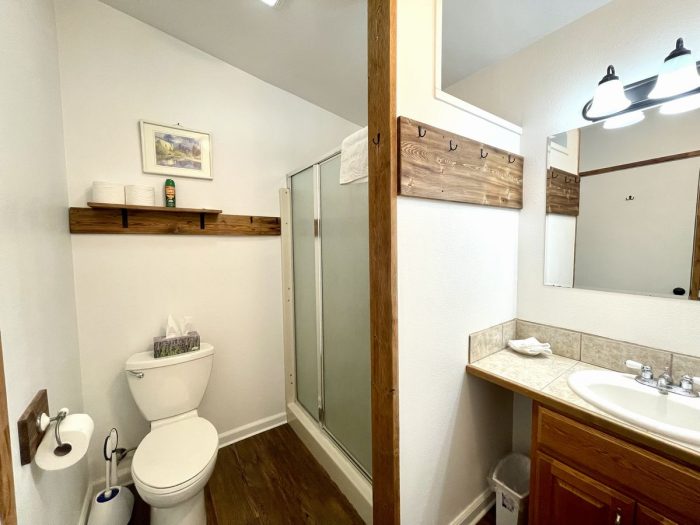 Pine Suite bathroom